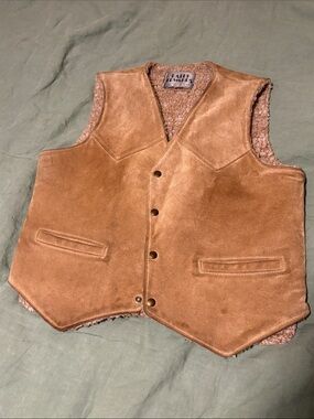 Men’s Tan Suede Sherpa-Lined Vest